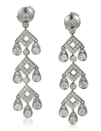 Tiffany & Co.. TIFFANY & CO. DIAMOND EARRINGS - фото 1
