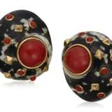 Trianon. TRIANON TURBO SHELL, CORAL AND GOLD EARRINGS - фото 1