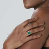 EMERALD AND DIAMOND RING - photo 2