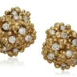 Cartier. CARTIER DIAMOND AND GOLD EARRINGS - фото 1