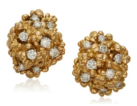 Cartier. CARTIER DIAMOND AND GOLD EARRINGS - фото 1