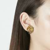 Tiffany & Co.. TIFFANY & CO. DIAMOND AND GOLD EARRINGS - Foto 2