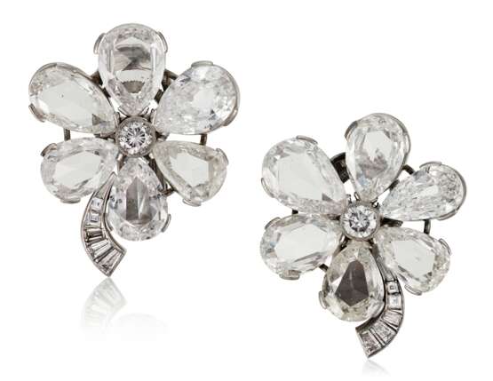 DIAMOND FLOWER EARRINGS - photo 1