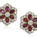 RUBY AND DIAMOND FLOWER EARRINGS - фото 1