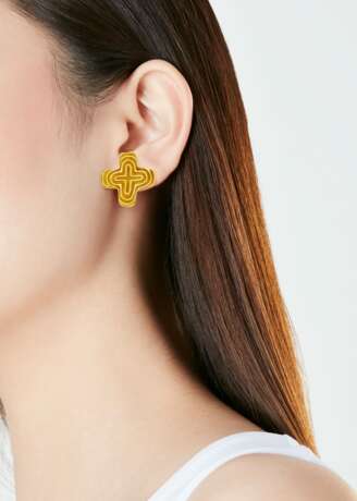 Walling, Christopher. CHRISTOPHER WALLING GOLD EARRINGS - photo 2