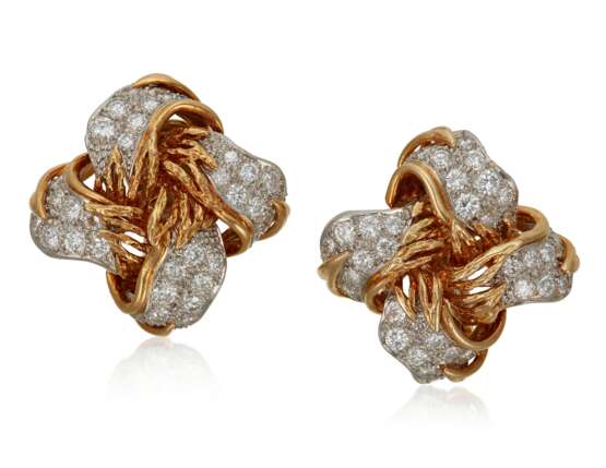 Tiffany & Co.. TIFFANY & CO. DIAMOND AND GOLD EARRINGS - фото 1