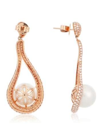 CULTURED PEARL AND DIAMOND EARRINGS - фото 3