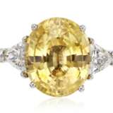 YELLOW SAPPHIRE AND DIAMOND RING - фото 1