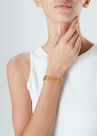 DIAMOND AND GOLD BRACELET AND EARRINGS - photo 3