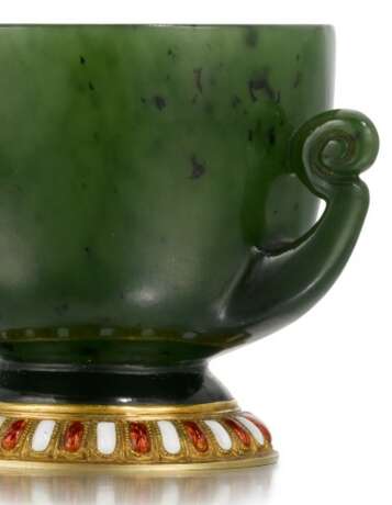 A Fabergé gold-mounted and guilloché enamel nephrite charka, St Petersburg, 1899-1903 - Foto 3