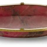 A Fabergé jewelled and enamelled gold-mounted rhodonite bowl, workmaster Henrik Wigström, St Petersburg, 1908-1917 - фото 1