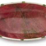 A Fabergé jewelled and enamelled gold-mounted rhodonite bowl, workmaster Henrik Wigström, St Petersburg, 1908-1917 - Foto 2