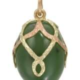 A Fabergé two-colour gold-mounted and nephrite egg pendant, workmaster Fedor Afanasiev, St Petersburg, 1899-1904 - фото 1