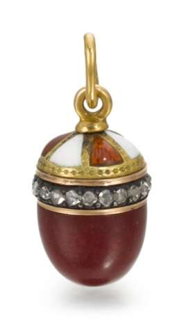 A Fabergé jewelled and gold-mounted purpurine and enamel egg pendant, workmaster August Hollming, St Petersburg, circa 1900 - photo 1