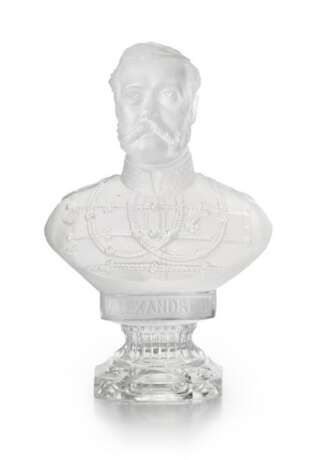 A continental moulded and frosted clear glass bust of Emperor Alexander II, probably French, circa 1900 - фото 1