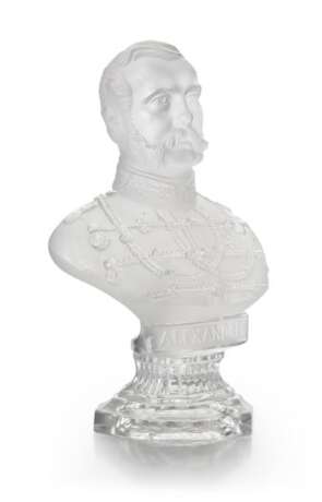 A continental moulded and frosted clear glass bust of Emperor Alexander II, probably French, circa 1900 - фото 2