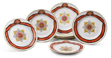 Eight porcelain plates from the service of the order of St Vladimir, Gardner Porcelain Manufactory, Verbilki, 1778-1780 - photo 1