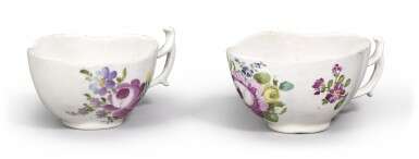 A pair of porcelain teacups, Imperial Porcelain Manufactory, St Petersburg, period of Catherine II, circa 1750 - фото 1