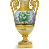 A Russian porcelain vase, Imperial Porcelain Factory, St Petersburg, period of Alexander I - photo 1