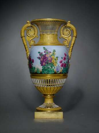 A Russian porcelain vase, Imperial Porcelain Factory, St Petersburg, period of Alexander I - фото 3
