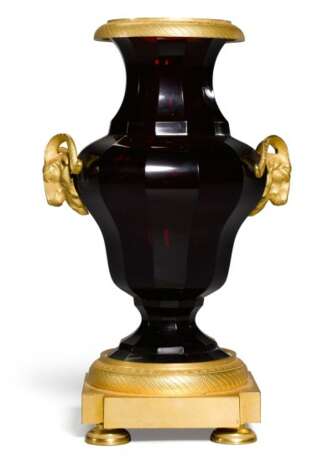 An ormolu-mounted glass vase, probably by the Imperial Glass Factory, St Petersburg, circa 1850 - photo 1