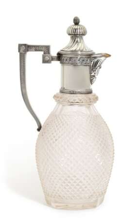 A large and impressive Fabergé cut-glass and silver mounted decanter, Moscow, 1899-1908 - Foto 2