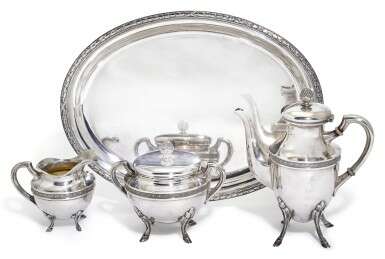 A Fabergé silver three-piece coffee set with tray, Moscow, 1899-1908 - Foto 1