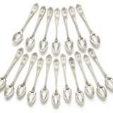 A set of eighteen Fabergé silver demitasse spoons, Moscow, 1899-1908 - Foto 1