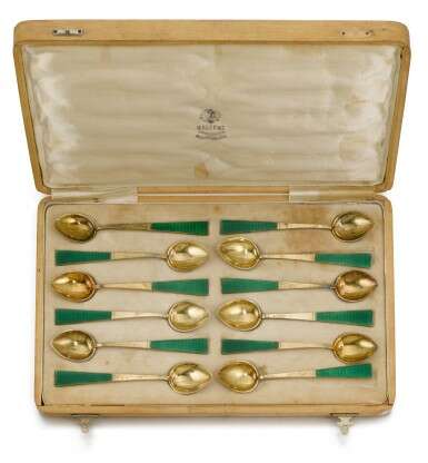 A set of twelve Fabergé silver-gilt and guilloché enamel spoons, St Petersburg, 1904-1908 - photo 2