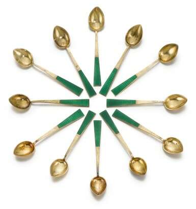 A set of twelve Fabergé silver-gilt and guilloché enamel spoons, St Petersburg, 1904-1908 - photo 3