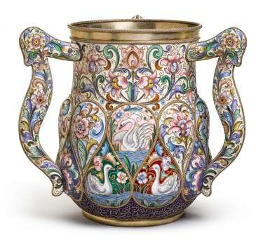 A large and impressive silver-gilt and cloisonné enamel three-handled cup, Feodor Rückert, Moscow, 1899-1908 - Foto 3