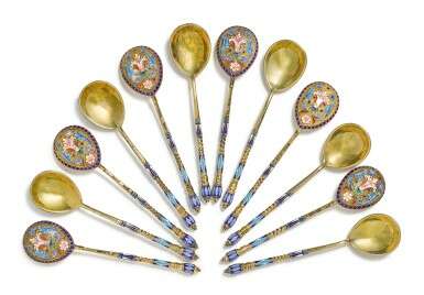 A set of twelve silver-gilt and cloisonné enamel spoons, Pavel Ovchinnikov, circa 1890 - Foto 2