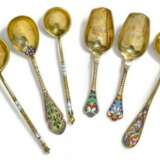 Six cloisonné enamel and silver serving spoons, various makers and dates including Ovchinnikov, Kuzmichev and Maria Semenova - фото 2