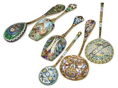 Six cloisonné enamel and silver serving spoons, various makers and dates including Ovchinnikov, Kuzmichev and Maria Semenova - фото 3