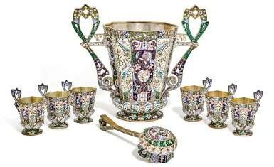 A large and impressive silver-gilt and cloisonné enamel punch set, workmaster Grigoriy Sbitnev, Moscow, 1908-1917 - Foto 1