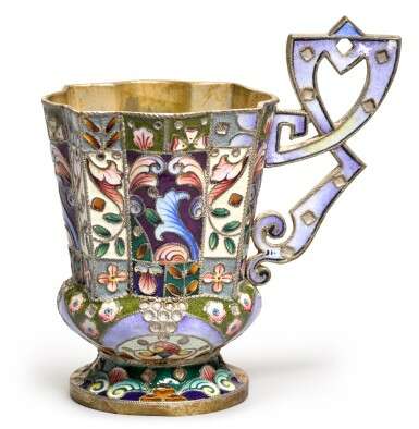 A large and impressive silver-gilt and cloisonné enamel punch set, workmaster Grigoriy Sbitnev, Moscow, 1908-1917 - Foto 4