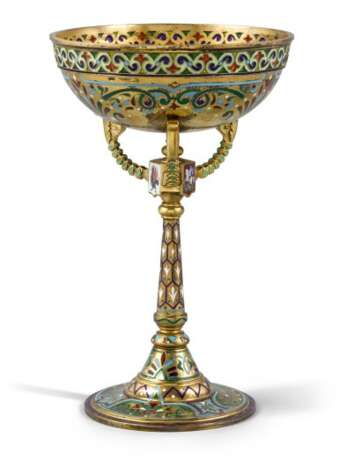 A silver-gilt plique-à-jour, guilloché and champlevé enamel sherbet cup and stand, Khlebnikov, Moscow, 1899-1908 - Foto 2