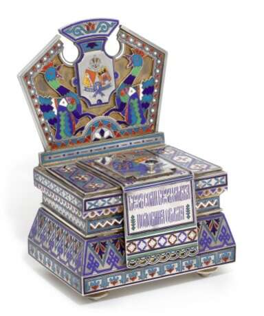 A rare silver and champlevé enamel salt throne, marked Khlebnikov with the Imperial Warrant, Moscow, 1879 - фото 1
