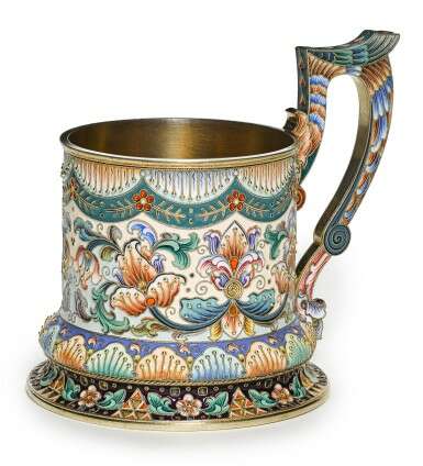 A silver-gilt and cloisonné enamel tea glass holder, 6th Moscow Artel, Moscow, 1908-1917 - Foto 2