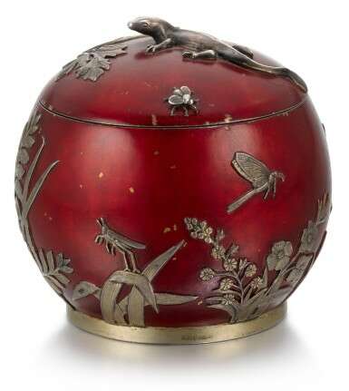 A Russian gilded silver and lacquer sugar bowl, Pavel Ovchinnikov, Moscow, 1891 - Foto 1