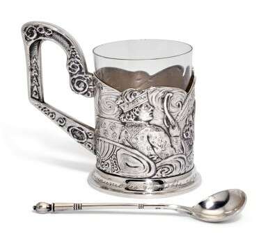A silver tea glass holder and a spoon, 4th Artel, Moscow, and Grachev Brothers, St Petersburg, 1908-1917 - Foto 1