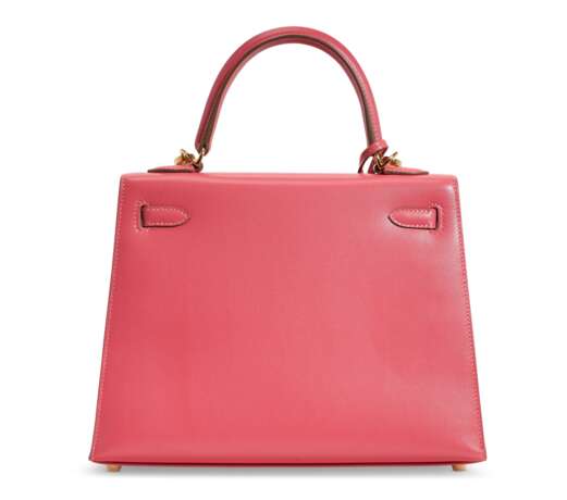 HERMÈS. A ROSE LIPSTICK TADELAKT LEATHER SELLIER KELLY 25 WITH GOLD HARDWARE - фото 3