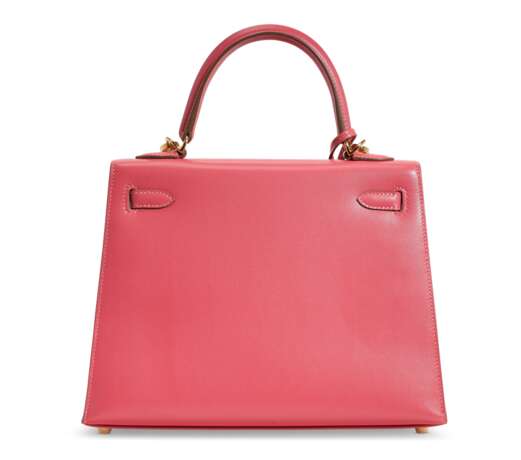 HERMÈS. A ROSE LIPSTICK TADELAKT LEATHER SELLIER KELLY 25 WITH GOLD HARDWARE - Foto 3