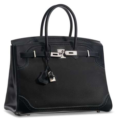 HERMÈS. A LIMITED EDITION BLACK TOGO & EVERGRAIN LEATHER GHILLIES BIRKIN 35 WITH PALLADIUM HARDWARE - photo 2