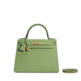 HERMÈS. A VERT CRIQUET EPSOM LEATHER SELLIER KELLY 28 WITH GOLD HARDWARE - Foto 1