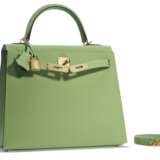 HERMÈS. A VERT CRIQUET EPSOM LEATHER SELLIER KELLY 28 WITH GOLD HARDWARE - photo 2