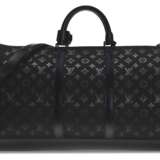 LOUIS VUITTON. A LIMITED EDITION BLACK LIGHT UP KEEPALL BANDOULIÈRE 50 - фото 3