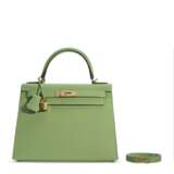 HERMÈS. A VERT CRIQUET EPSOM LEATHER SELLIER KELLY 28 WITH GOLD HARDWARE - фото 6