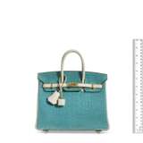 HERMÈS. CUSTOM MATTE GRIS PERLE & BLEU PAON ALLIGATOR BIRKIN 25 WITH BRUSHED GOLD HARDWARE - фото 6