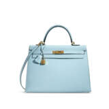 HERMÈS. A BLEU ATOLL EPSOM LEATHER SELLIER KELLY 35 WITH GOLD HARDWARE - фото 1